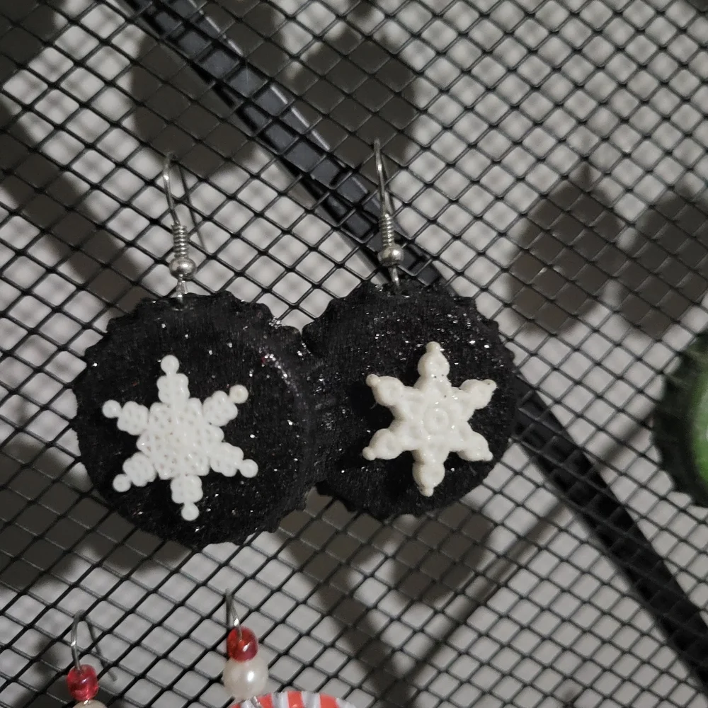 NWT CHRISTMAS BOTTLE CAP EARRINGS